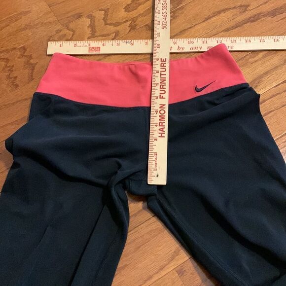Nike size small dry fit pink and black leggings - Picture 5 of 6